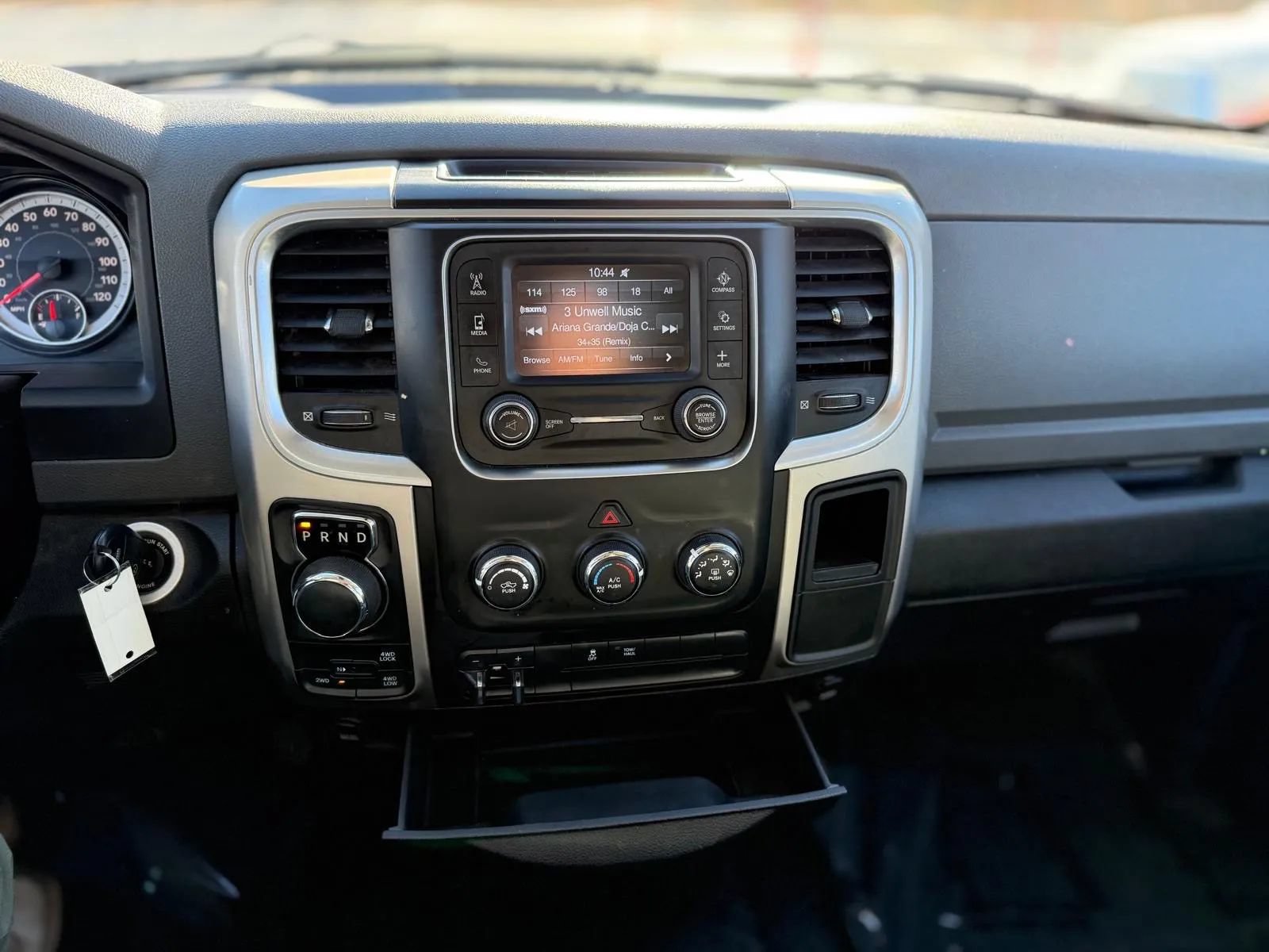 Used 2016 RAM 1500 Classic SLT AWD/4WD image 16