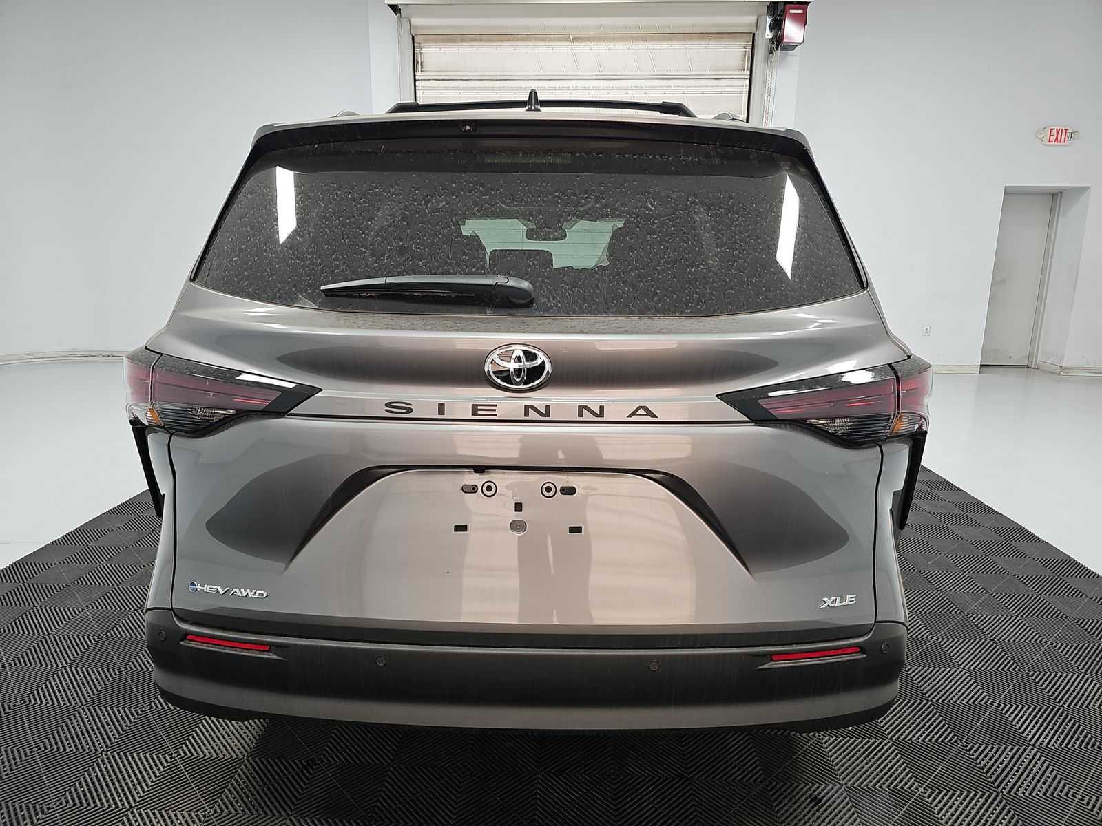 Used 2026 Toyota Sienna XLE AWD/4WD image 8