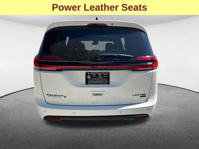 Used 2025 Chrysler Pacifica Limited AWD/4WD image 11