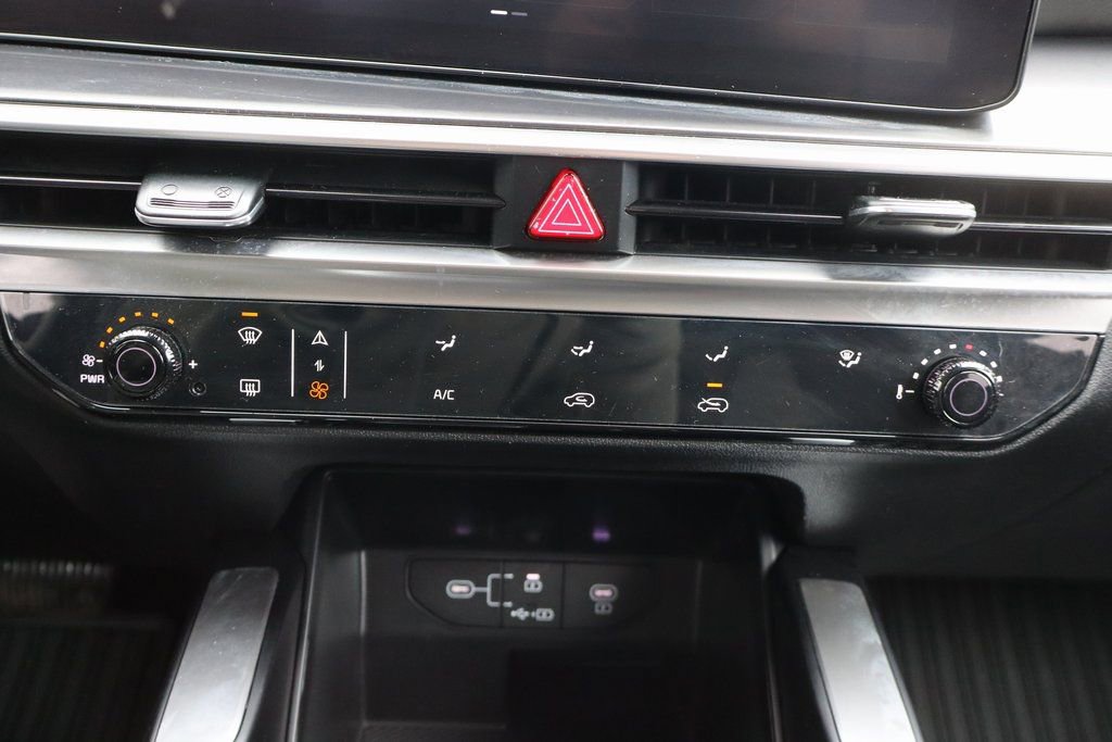 Used 2024 Kia Sorento LX image 13