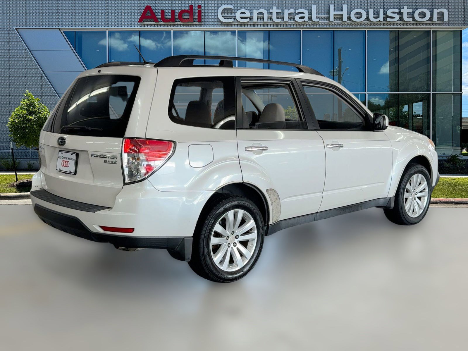 Used 2011 Subaru Forester 2.5X Premium image 8