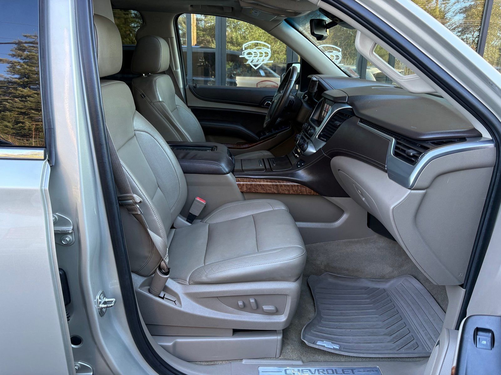 Used 2015 Chevrolet Suburban LTZ image 33