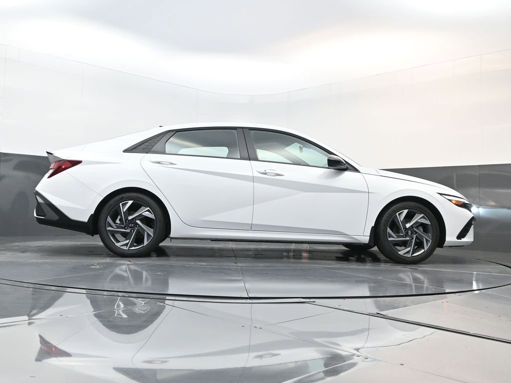 Used 2025 Hyundai Elantra Sport image 15