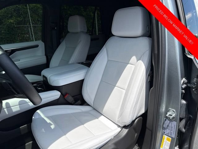 Used 2025 Chevrolet Tahoe Premier AWD/4WD image 10