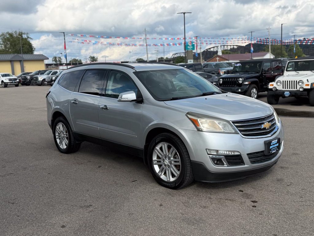 Used 2015 Chevrolet Traverse LT w/ Style and Technology Package FWD image 3