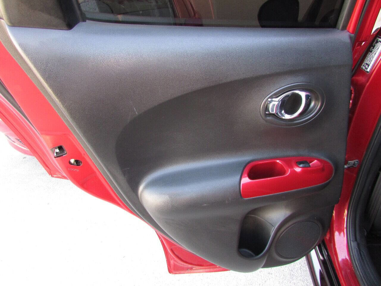 Used 2014 Nissan Juke SV w/ Navigation Package image 24