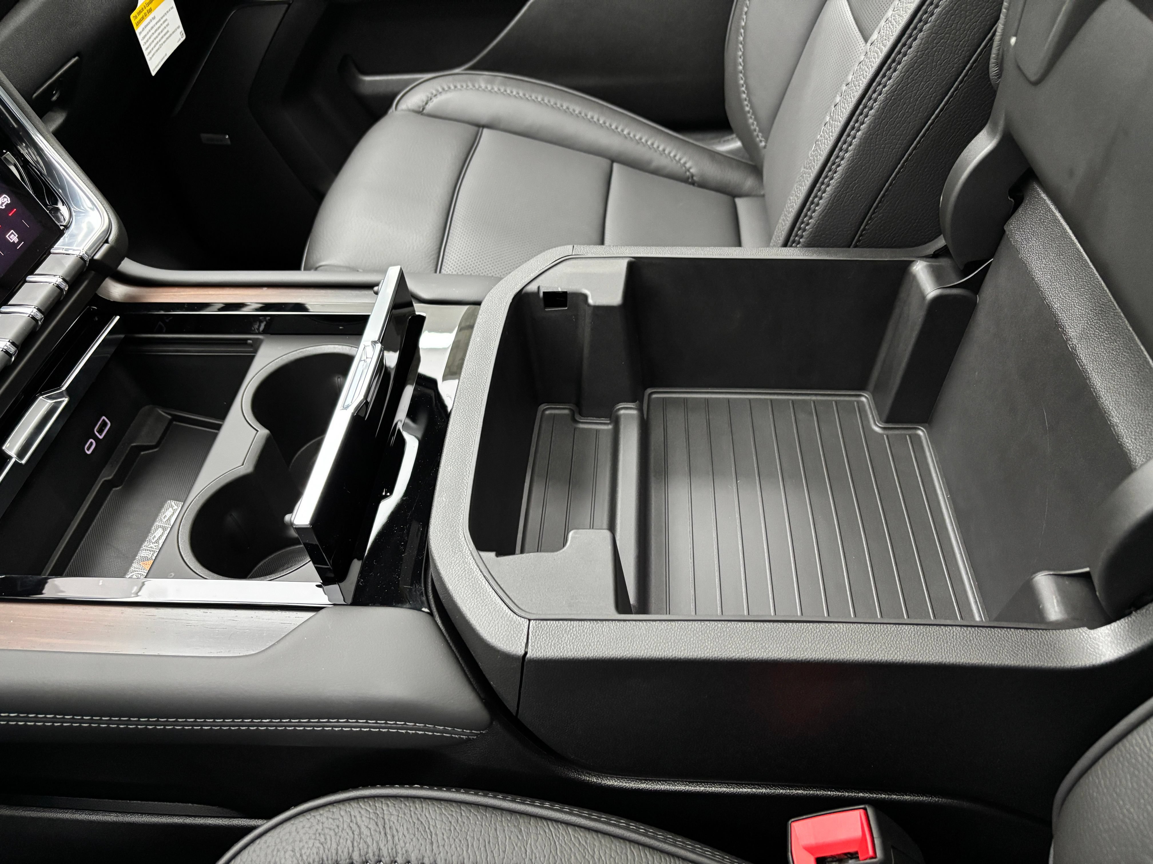 New 2026 GMC Yukon Denali w/ Denali Reserve Package AWD/4WD image 38