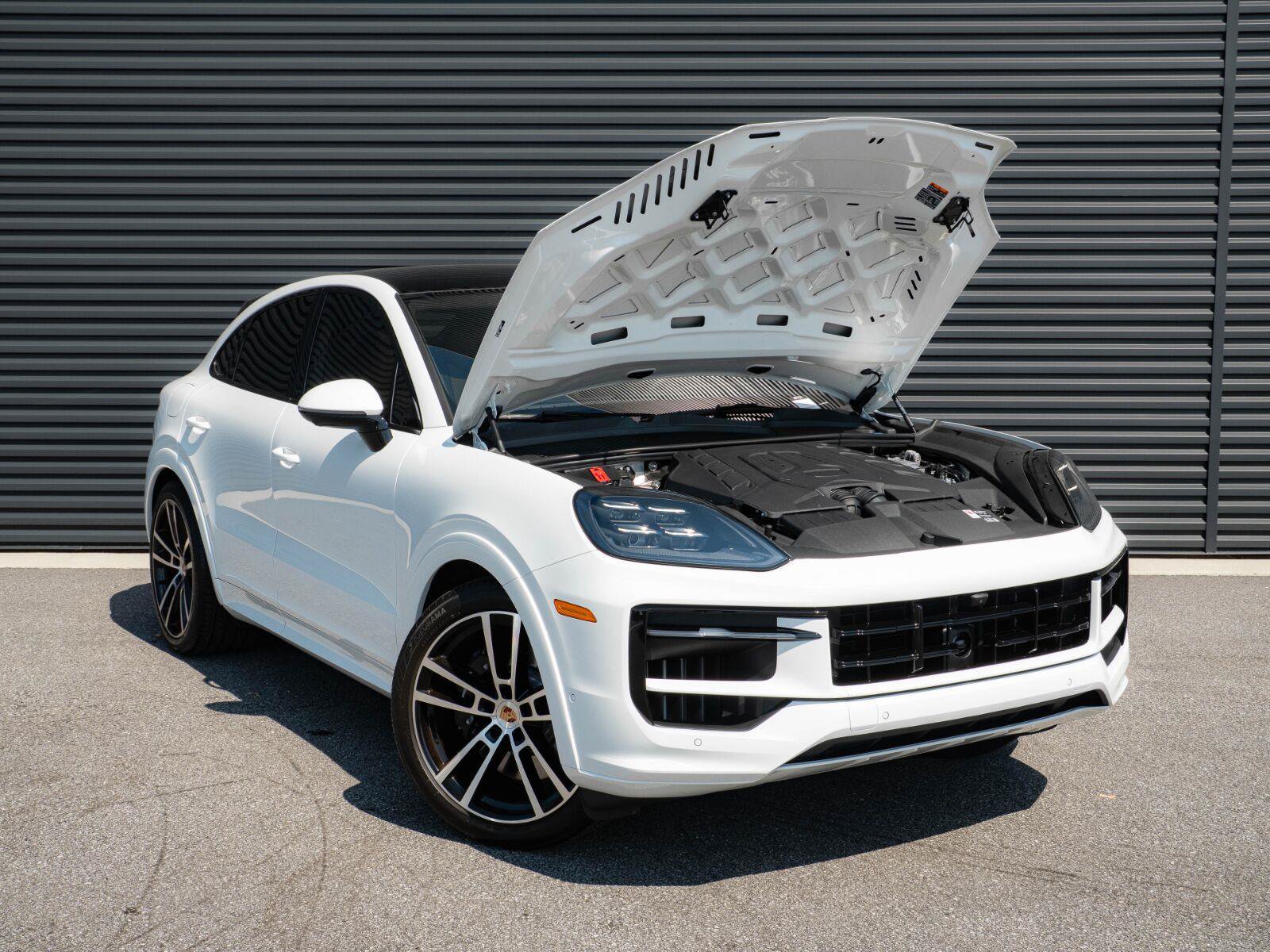 Used 2026 Porsche Cayenne GTS AWD/4WD image 34