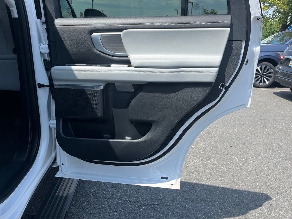 Certified 2025 Ford Expedition Platinum AWD/4WD image 21