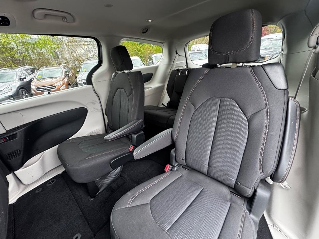 Used 2018 Chrysler Pacifica Touring Plus FWD image 11