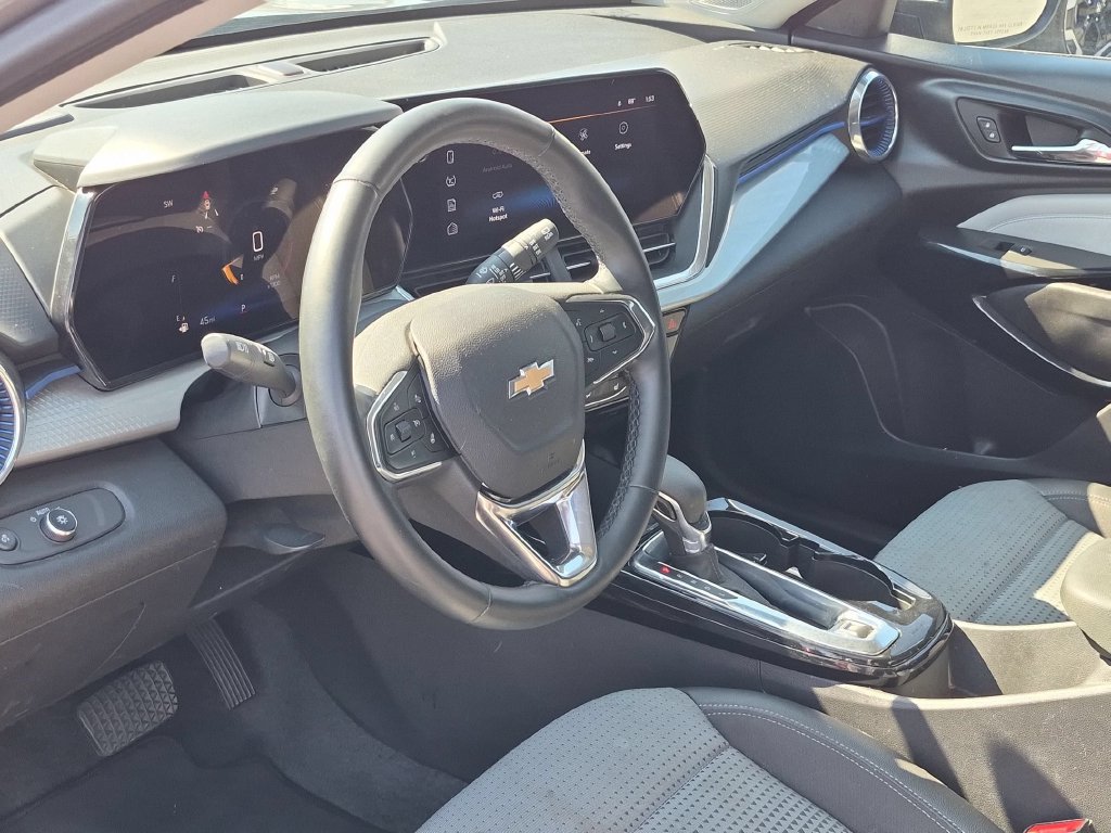 Used 2025 Chevrolet Trax LT FWD image 15