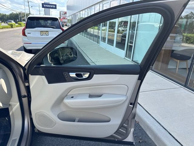 Used 2024 Volvo XC60 T8 Plus w/ Climate Package AWD/4WD image 14