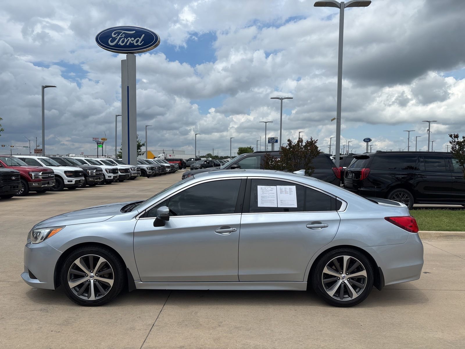 Used 2017 Subaru Legacy 2.5i Limited AWD/4WD image 2