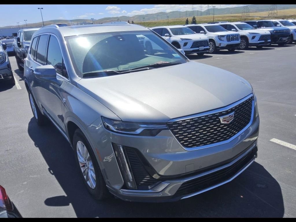 Used 2024 Cadillac XT6 Luxury FWD image 2