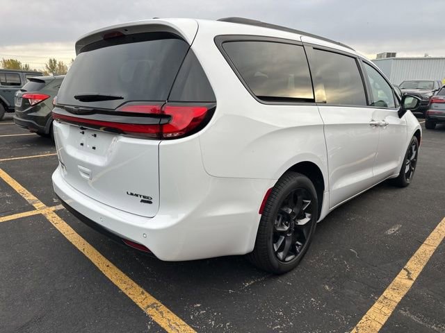 New 2026 Chrysler Pacifica Limited w/ S Appearance Package image 8