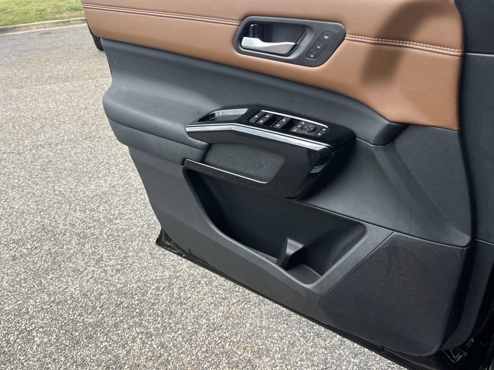 New 2026 Nissan Pathfinder Platinum FWD image 14