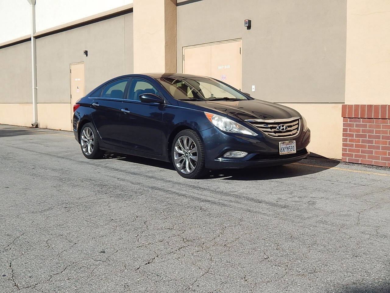 Used 2011 Hyundai Sonata SE w/ Navigation & Sunroof Pkg 4