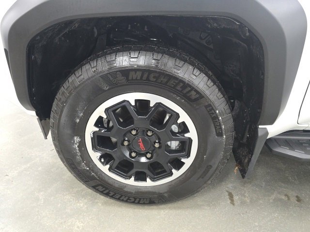 Certified 2025 Toyota 4Runner TRD Off-Road image 26