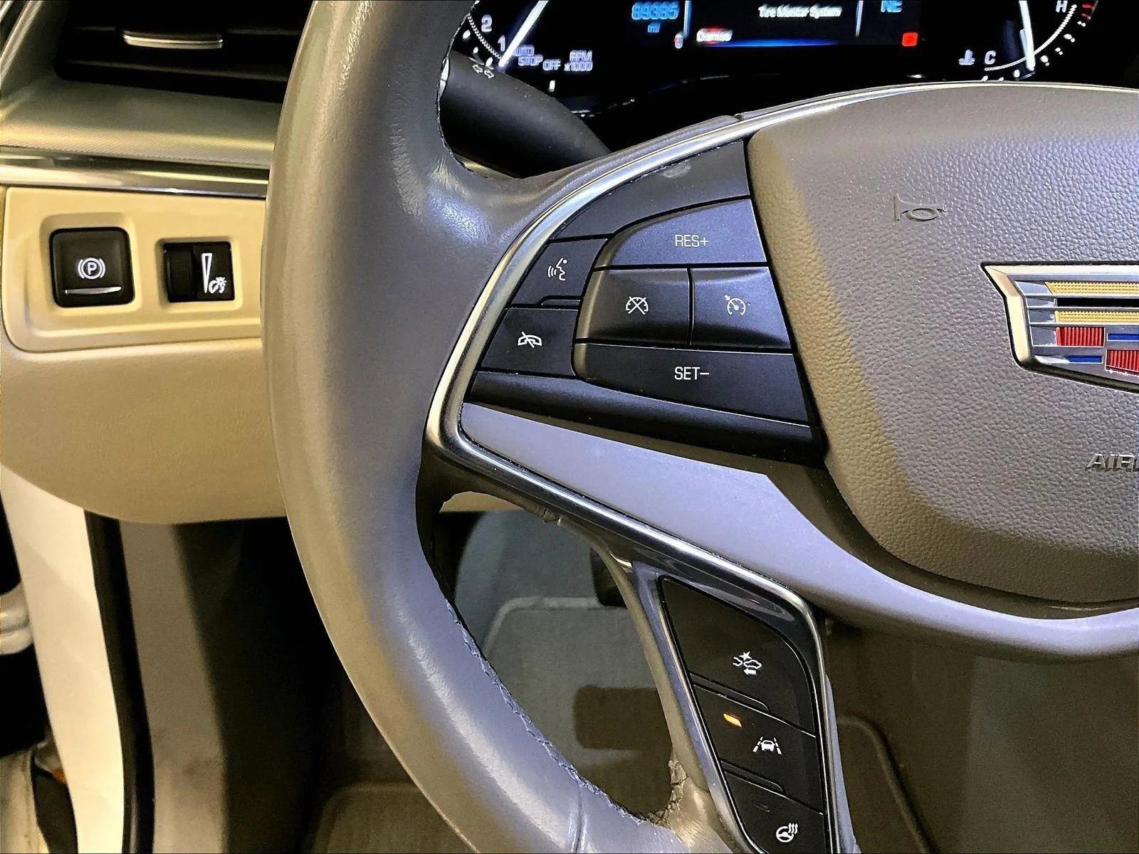 Used 2019 Cadillac XT5 Luxury FWD image 18