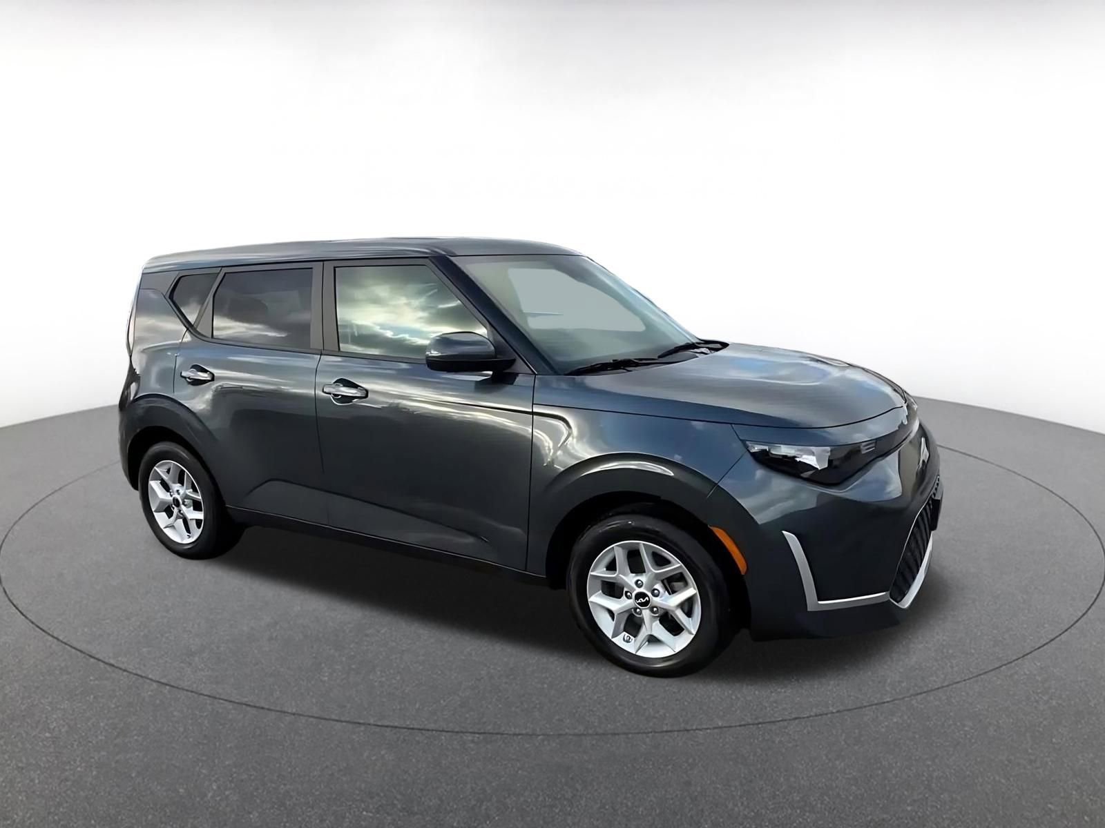 Used 2025 Kia Soul LX w/ LX Technology Package image 2