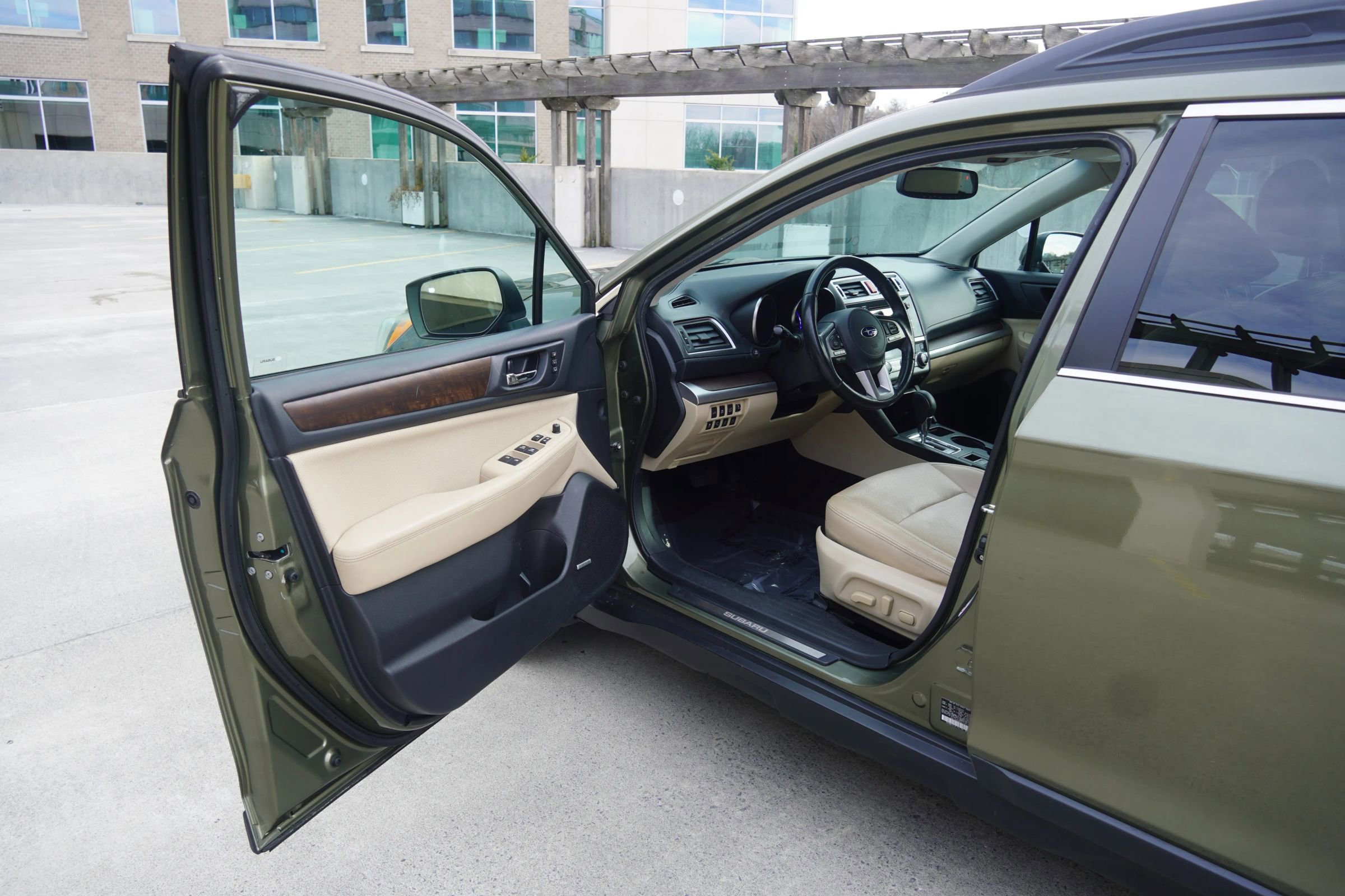 Used 2015 Subaru Outback 2.5i Limited image 9