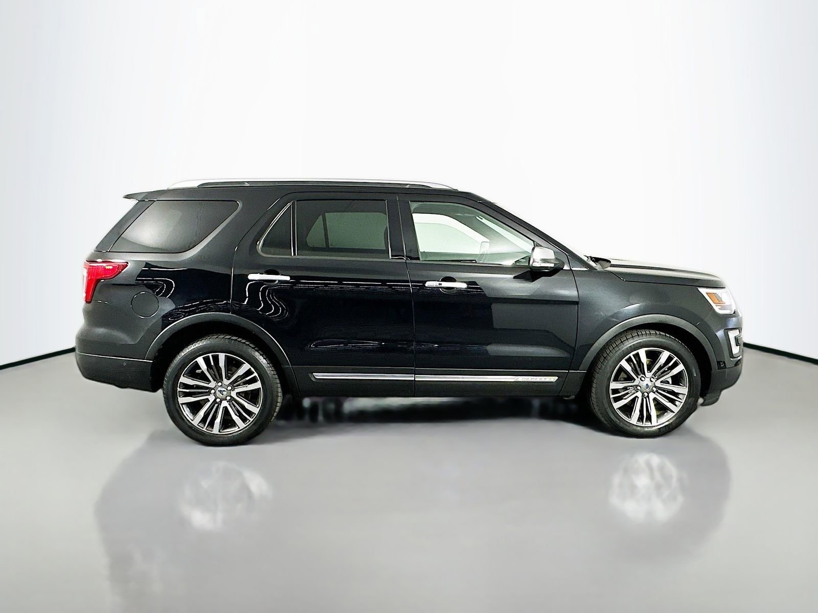 Used 2017 Ford Explorer Platinum image 8
