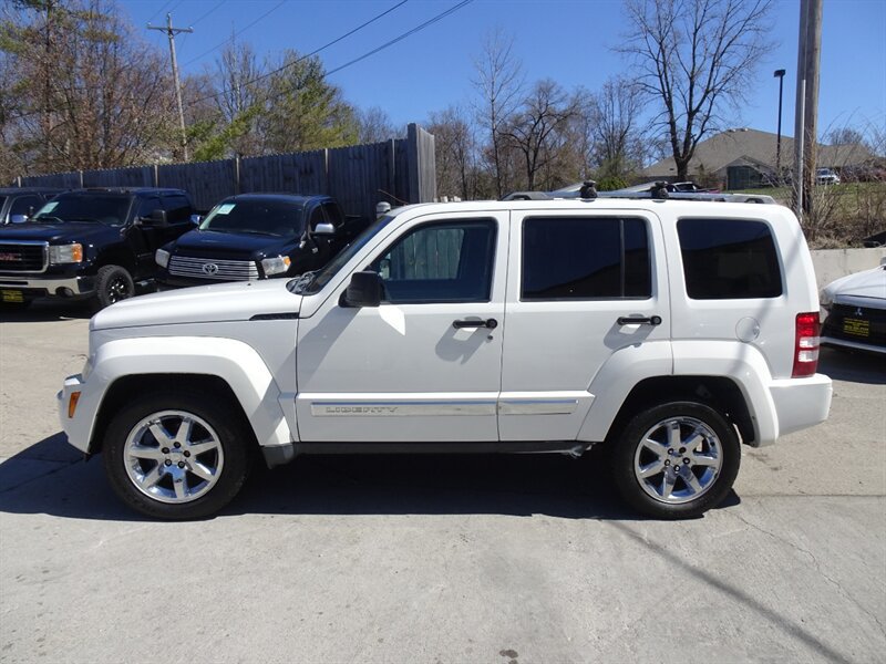 Used 2010 Jeep Liberty Limited w/ Tire & Wheel Group AWD/4WD image 4