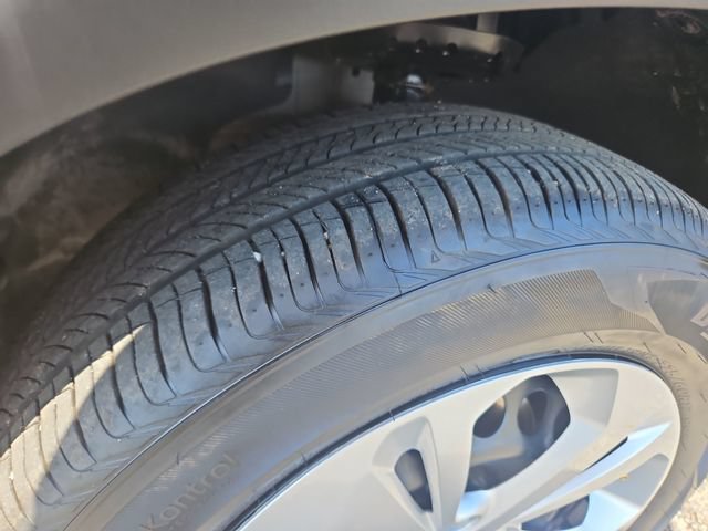 Used 2024 Chevrolet Trax LS FWD image 27