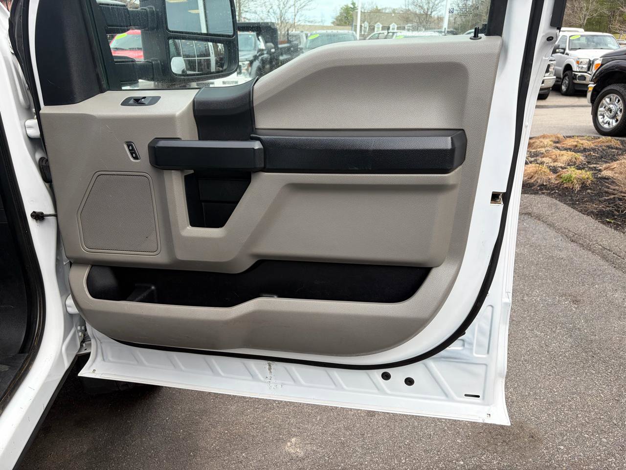 Used 2020 Ford F550 4x4 Regular Cab Super Duty image 32