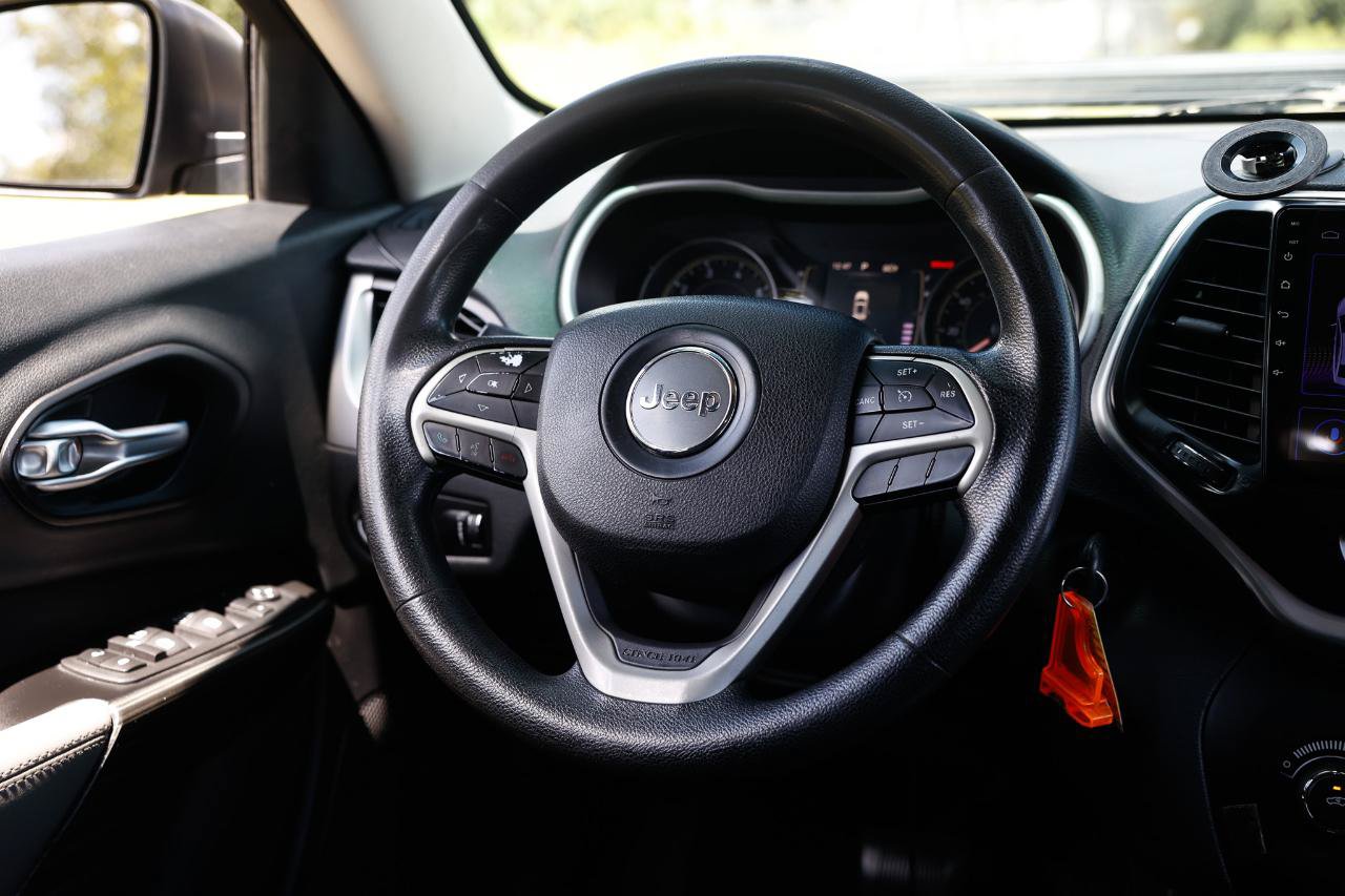 Used 2014 Jeep Cherokee Sport FWD image 27