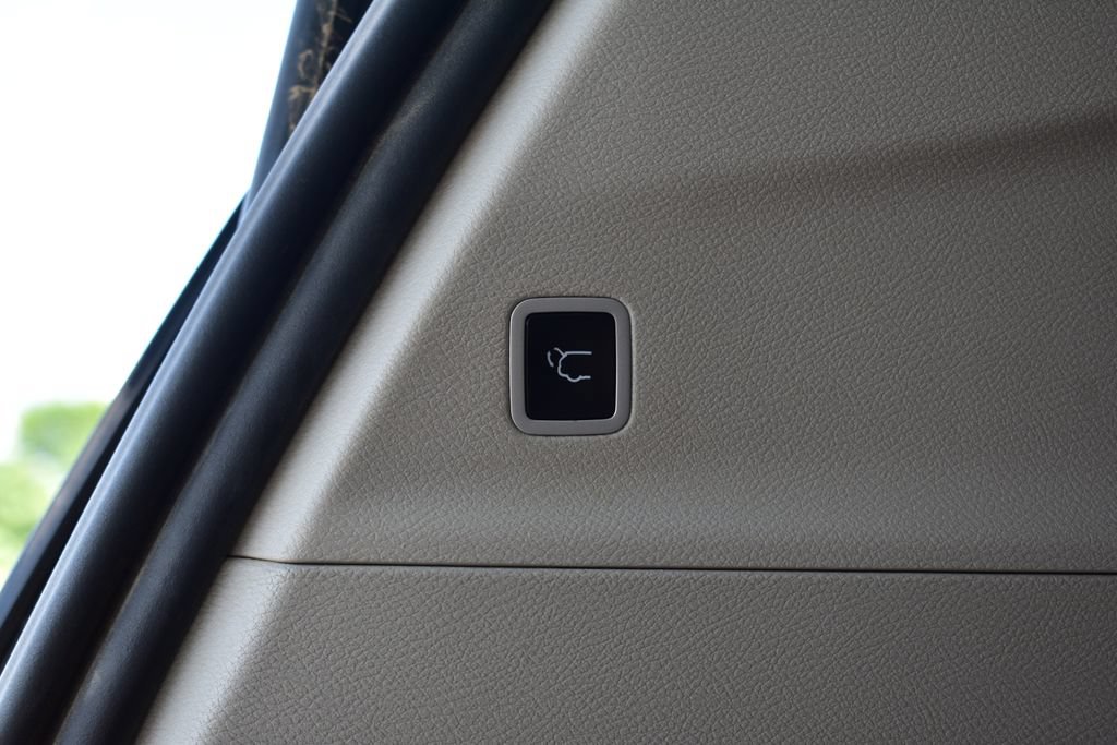 Used 2020 Chrysler Pacifica Limited FWD image 29