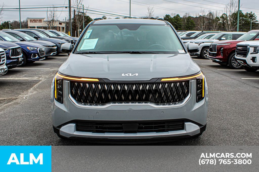 Used 2025 Kia Carnival EX image 10