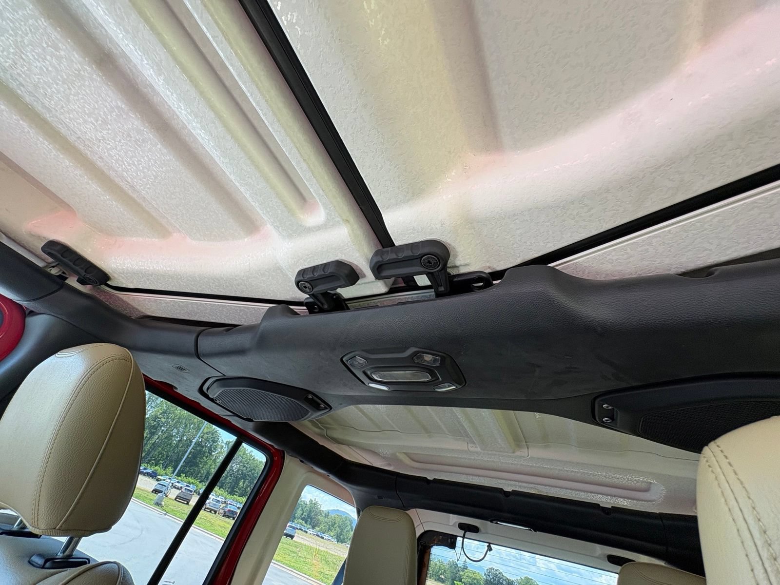 Used 2019 Jeep Wrangler Unlimited Sahara AWD/4WD image 24