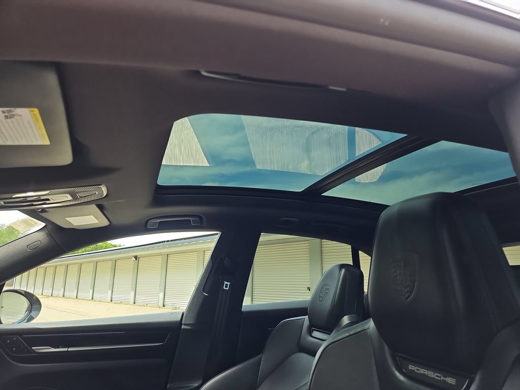 Certified 2025 Porsche Macan 4S Electric AWD/4WD image 16