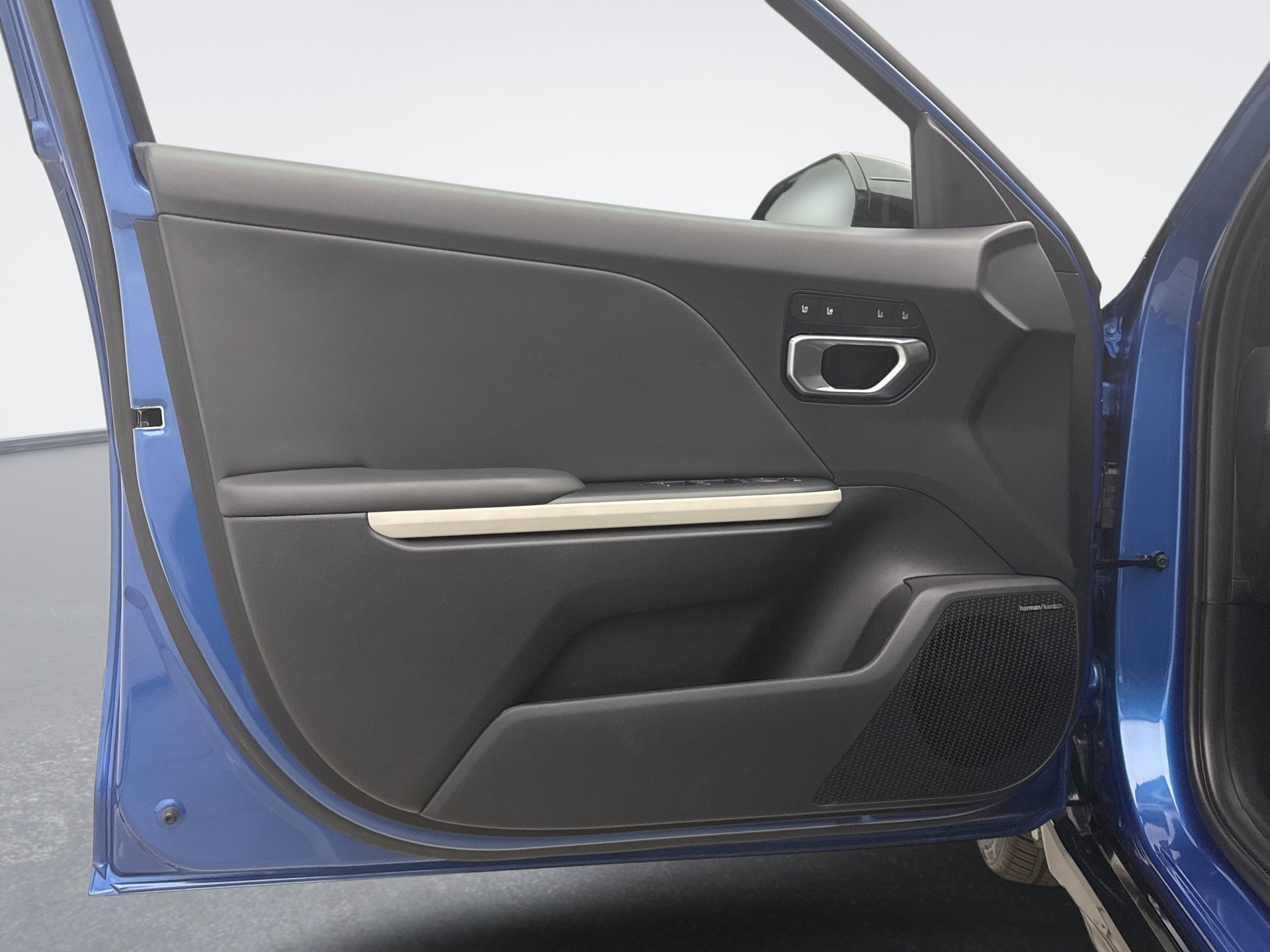 Used 2025 Kia K4 GT-Line w/ GT-Line Premium Package FWD image 9