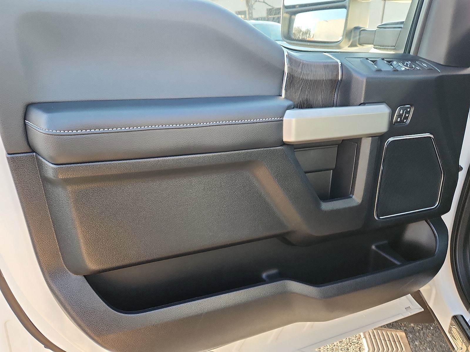 Used 2021 Ford F350 Lariat image 12