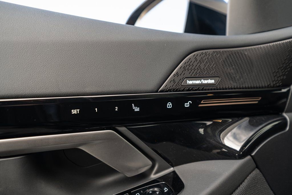 New 2026 BMW 530i xDrive w/ M Sport Package image 23