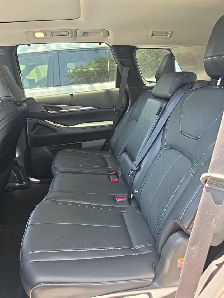 Certified 2023 INFINITI QX60 Luxe w/ Cargo Package FWD image 11