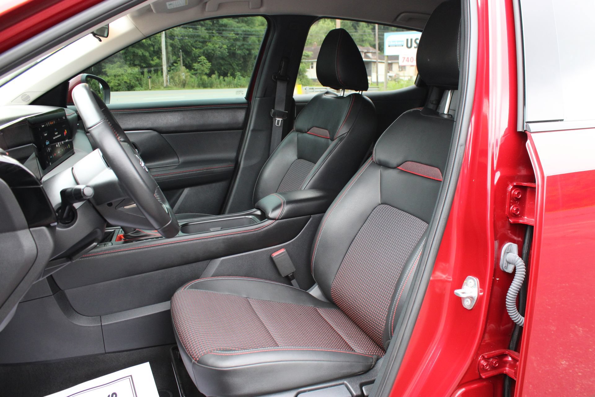 Used 2025 Nissan Kicks SR FWD image 15