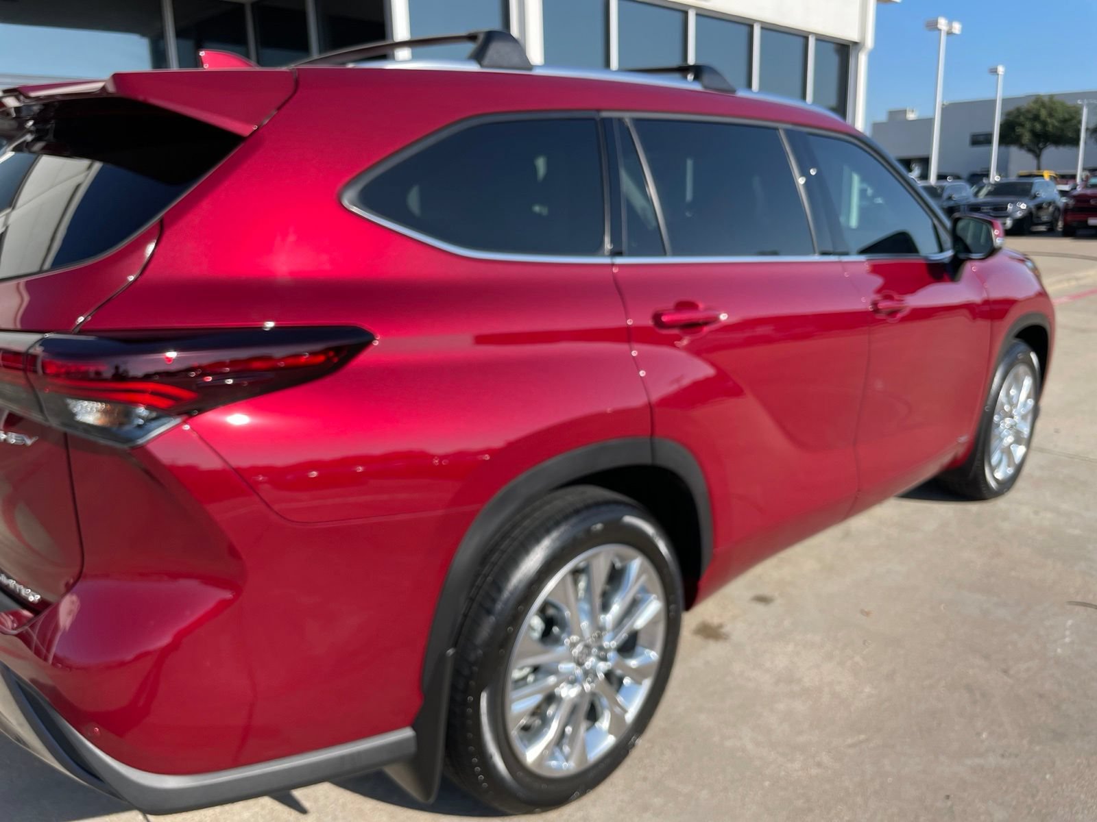 Used 2026 Toyota Highlander Limited AWD/4WD image 8