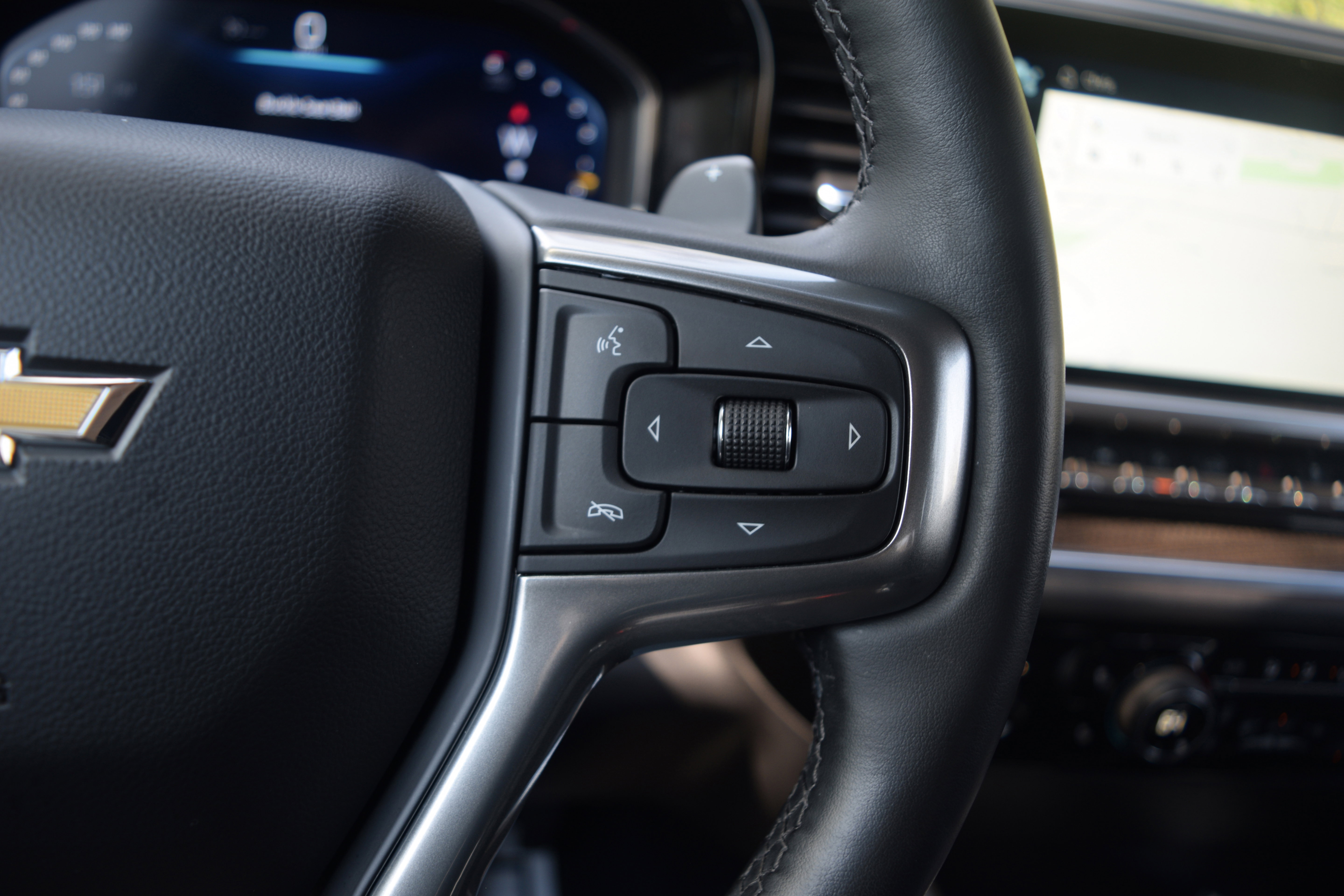 Used 2024 Chevrolet Silverado 1500 LT AWD/4WD image 5