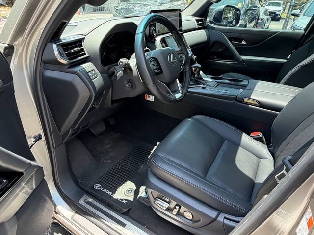 Used 2025 Lexus LX 600 4WD w/ Luxury Package image 13