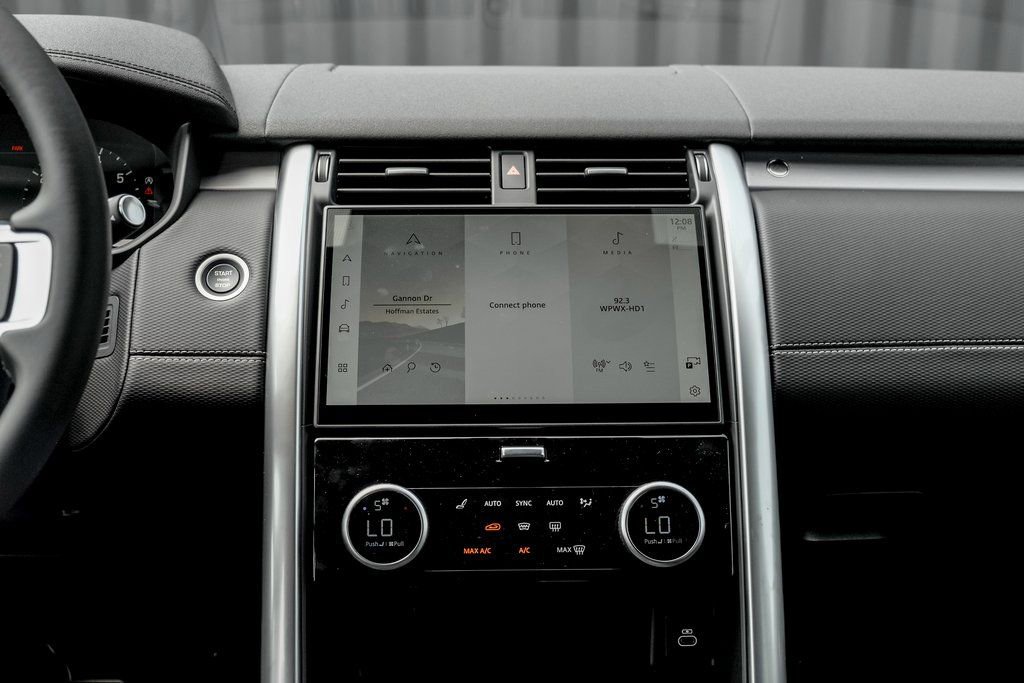 Used 2025 Land Rover Discovery Dynamic SE image 19