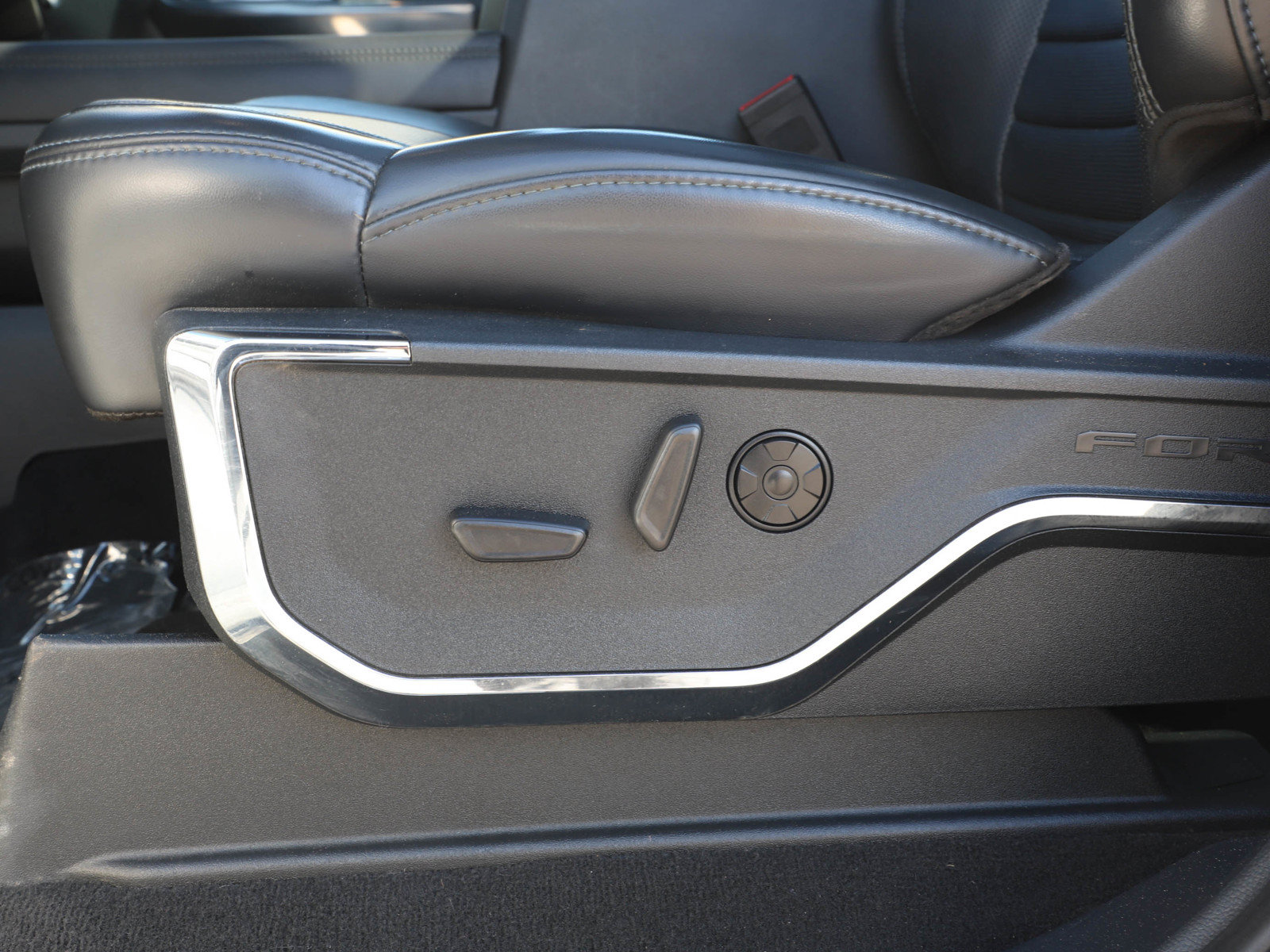 Used 2025 Ford F350 Platinum AWD/4WD image 33