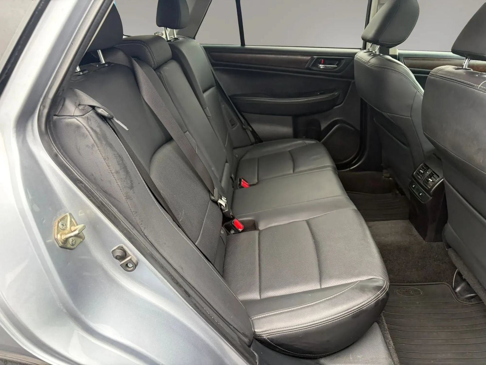 Used 2015 Subaru Outback 2.5i Limited AWD/4WD image 28