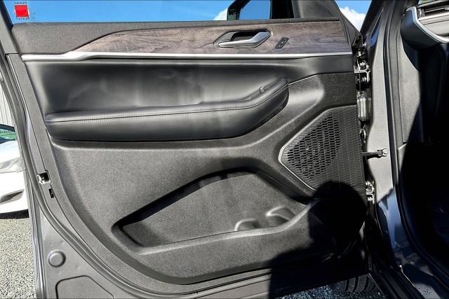 New 2024 Jeep Grand Cherokee Limited w/ Black Appearance Package image 22