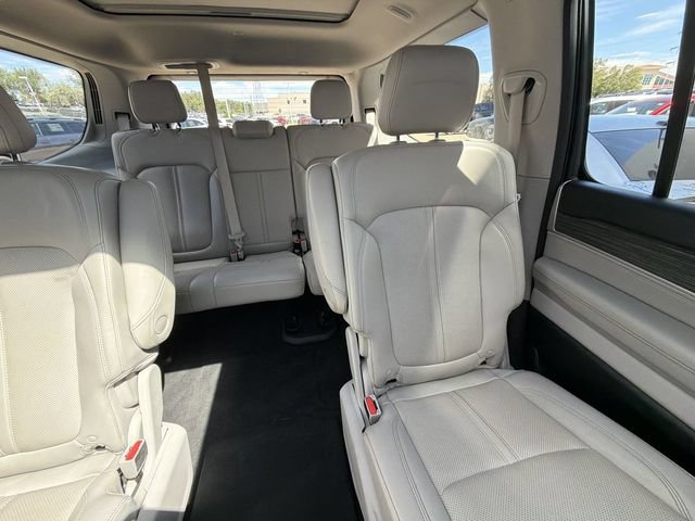 Used 2022 Jeep Wagoneer Series III w/ Premium Group I AWD/4WD image 17