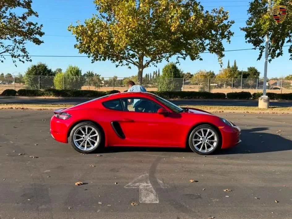 Used 2018 Porsche 718 Cayman RWD image 7