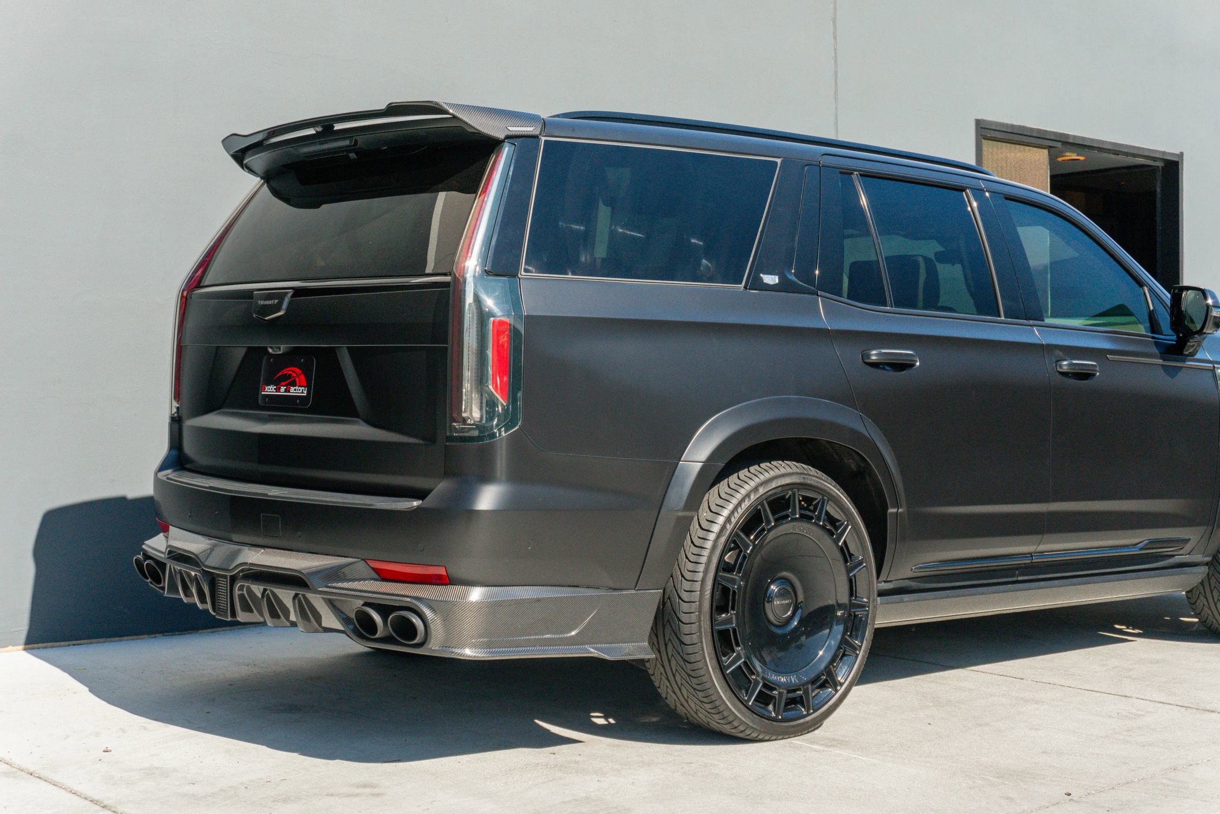 Used 2024 Cadillac Escalade Sport Platinum w/ LPO, ONYX Package image 38