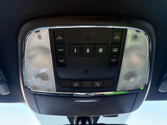 Used 2013 Chrysler 300 C RWD image 21